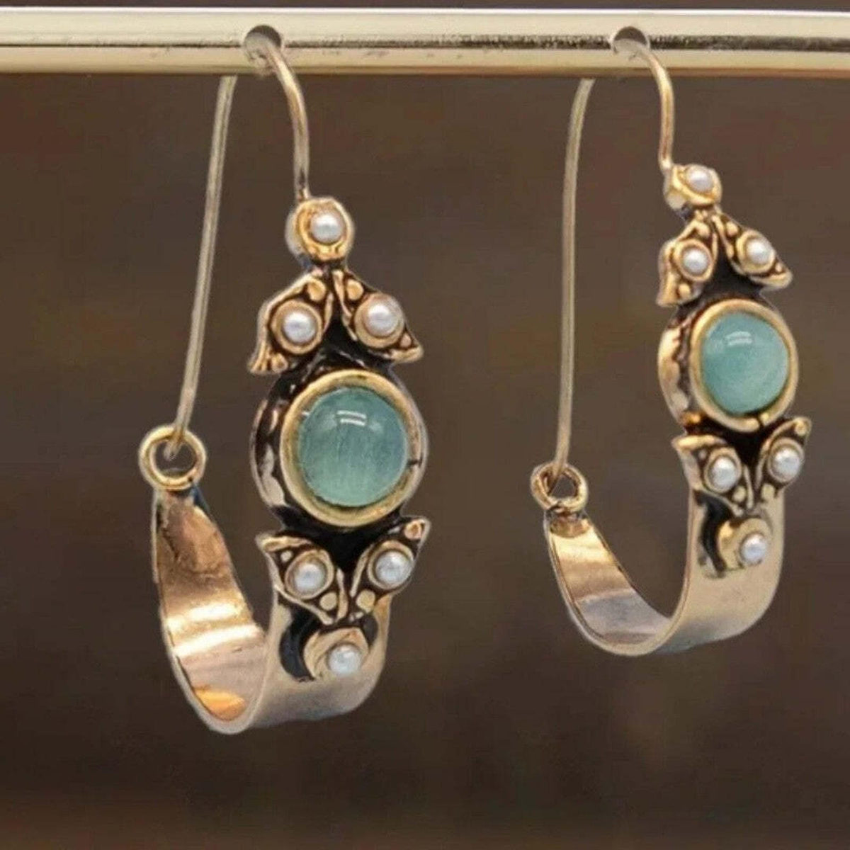 Sigita – Cercei cu cabochon de culoarea mentei