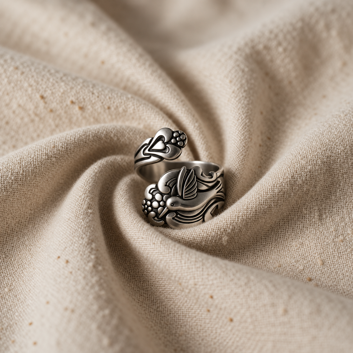 Inel cu colibri și floare