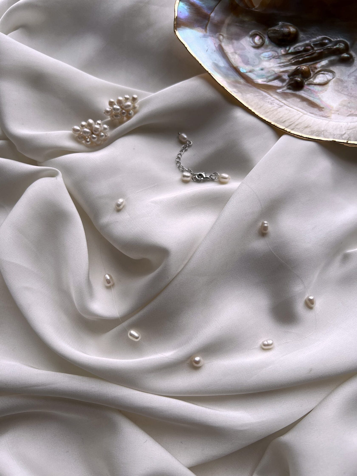 Liucija – Colier cu perle plutitoare