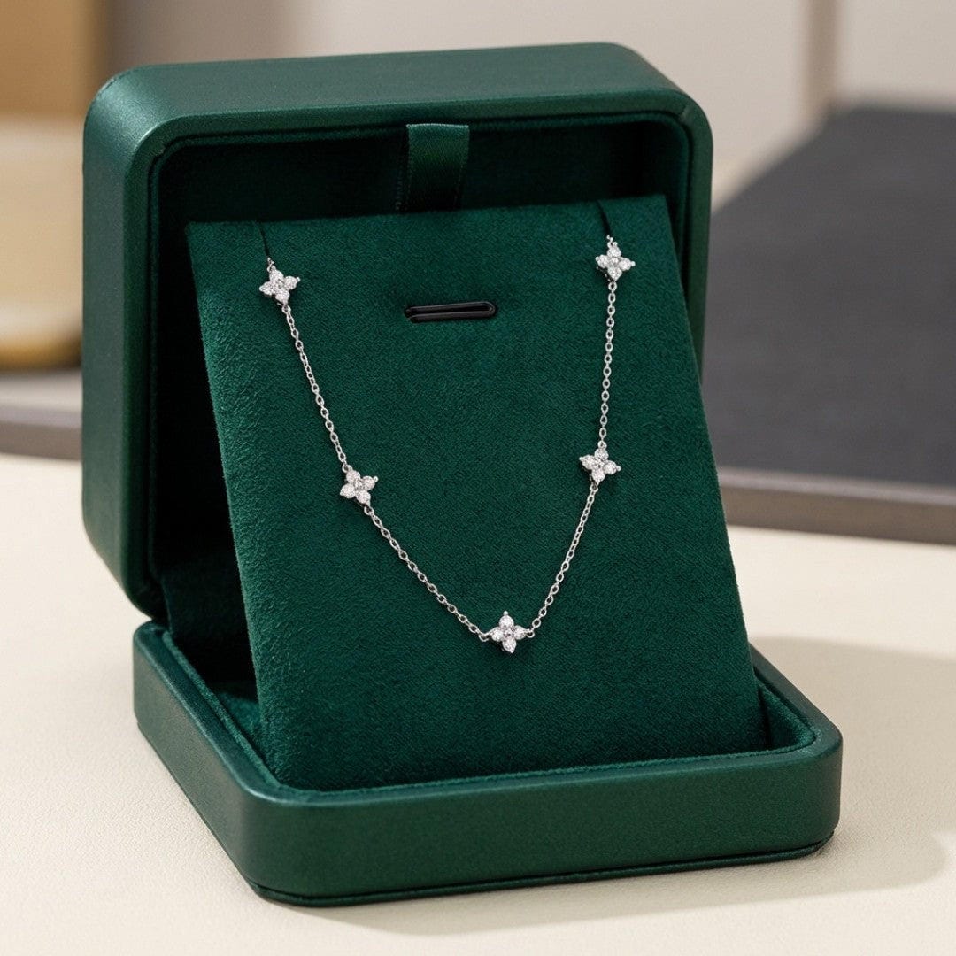 Colier elegant în formă de floare cu zirconiu