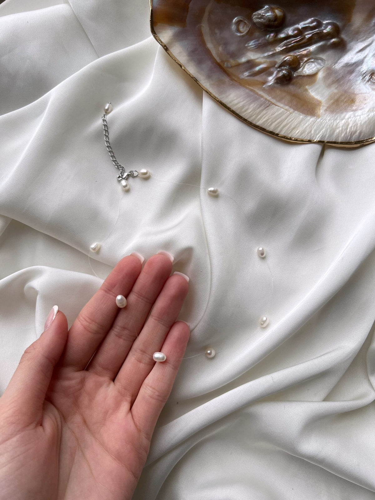Liucija – Colier cu perle plutitoare