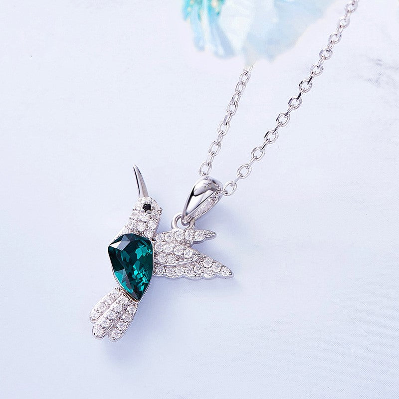 Colier strălucitor cu colibri și zirconiu cubic