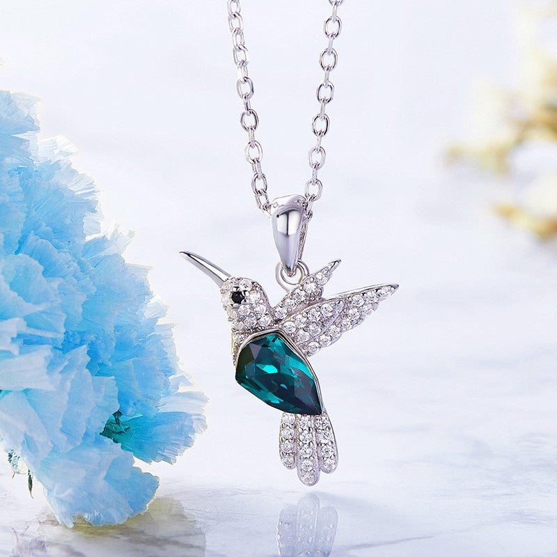 Colier strălucitor cu colibri și zirconiu cubic