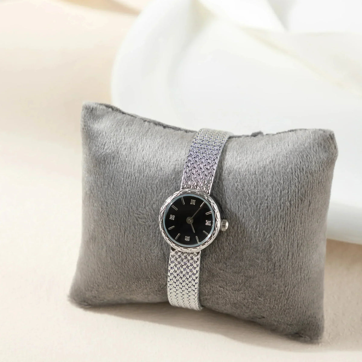 Sara – Ceas minimalist