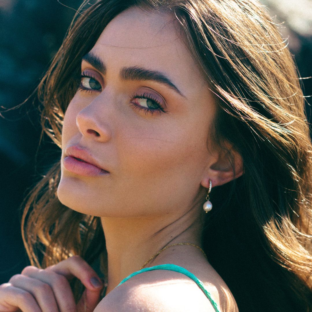 Barbora – Cercei creolă cu perlă de apă dulce